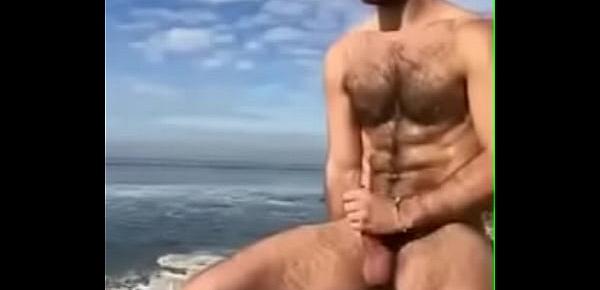  Fit Hairy Stud Quickly Jerks Off at the Beach!